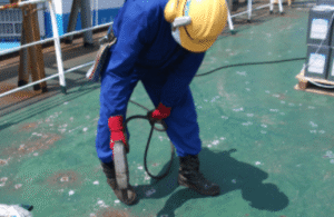 Pengecatan area kapal