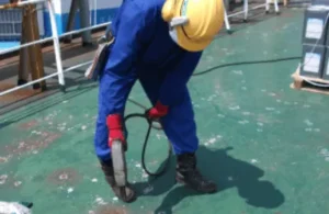 Pengecatan area kapal